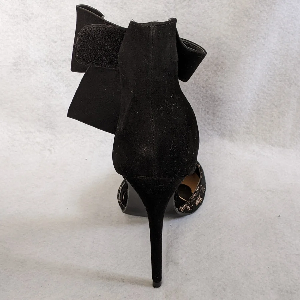 Shoe Dazzle throw cocktail